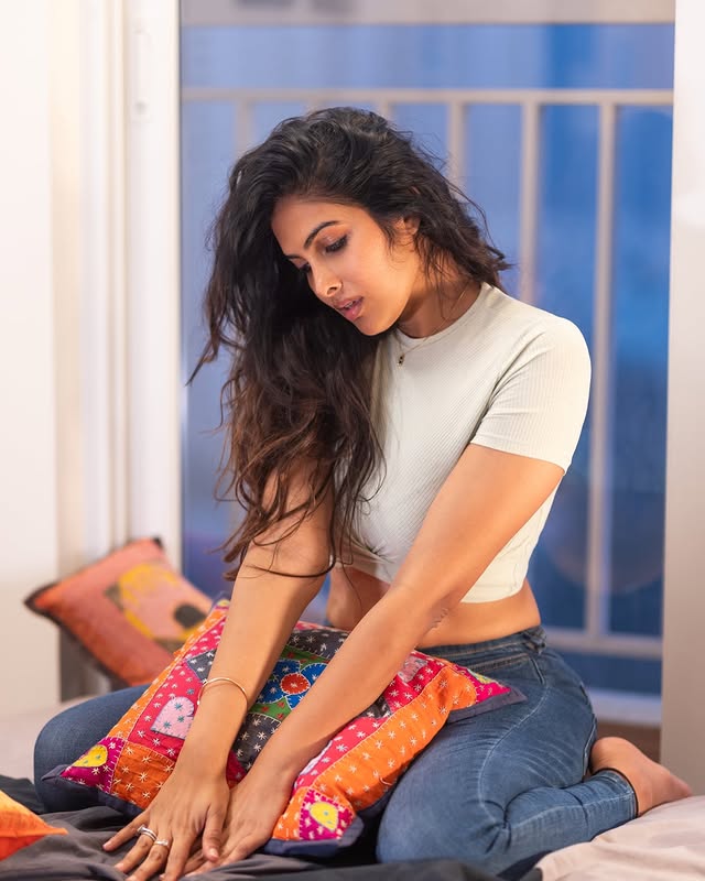 Divi Vadthya ( Source / Instagram) Divi Vadthya photo Gallery