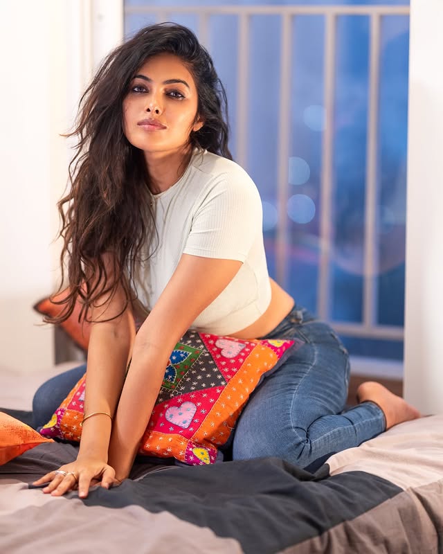Divi Vadthya ( Source / Instagram) Divi Vadthya photo Gallery