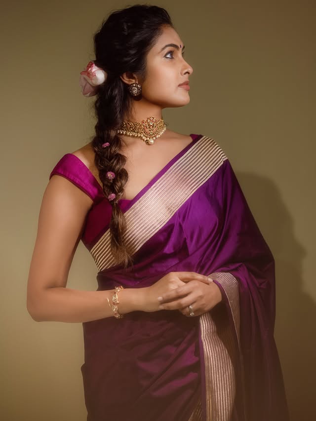Divi Vadthya ( Source / Instagram) Divi Vadthya photo Gallery