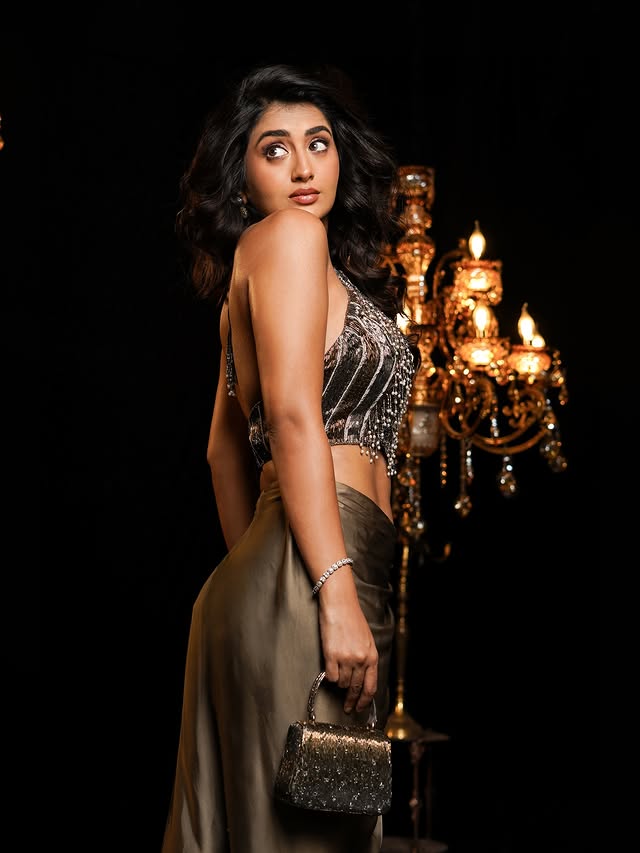 Rashi Singh ( Source / Instagram ) Rashi Singh photo Gallery