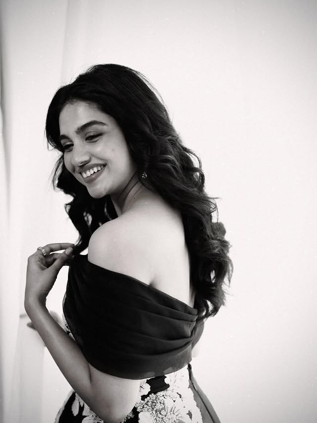 Mamitha Baiju (Source / Instagram ) Mamitha Baiju photo Gallery