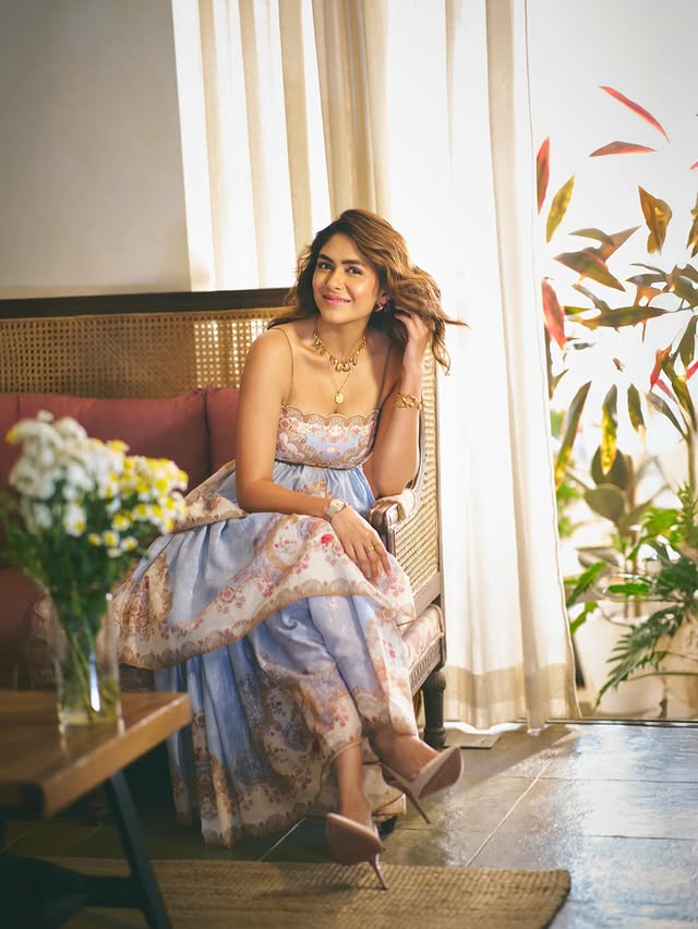 Mrunal Thakur photo Gallery