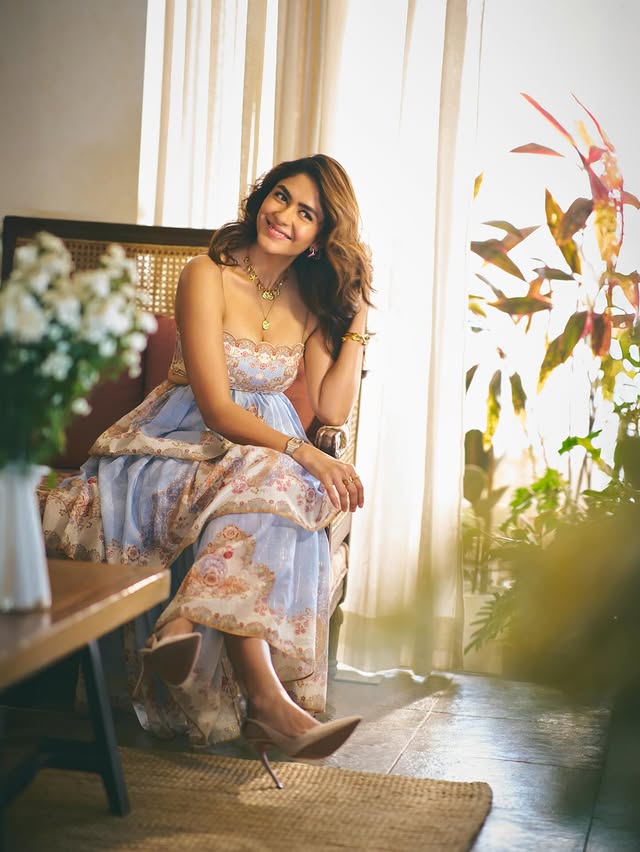 Mrunal Thakur photo Gallery