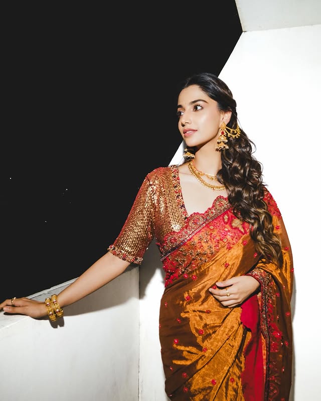Meenakshi Chaudhary Photo Gallery