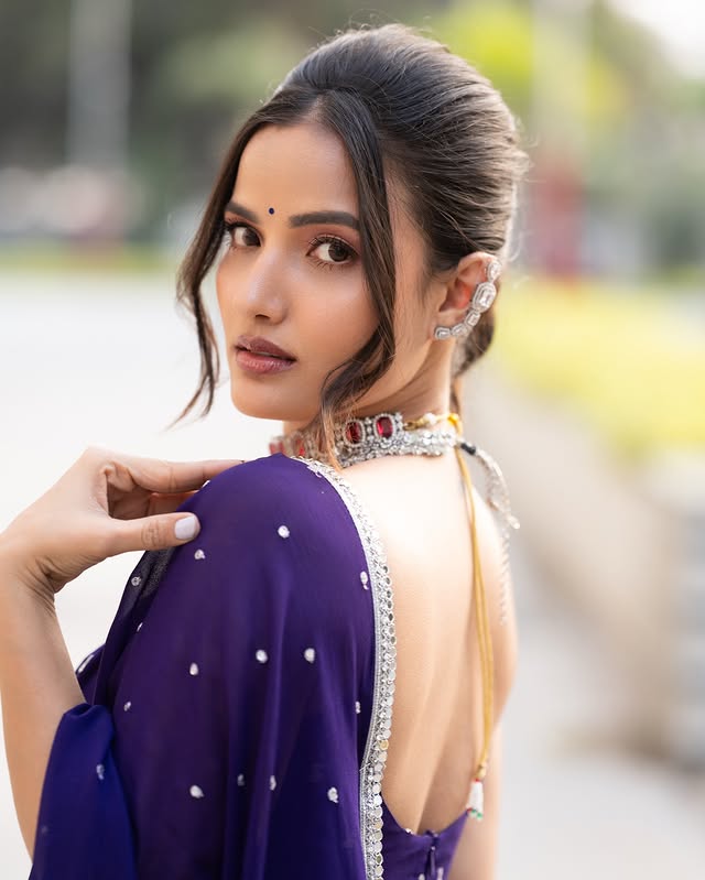 Siri Hanumanth ( Source / Instagram ) Siri Hanumanth Photo Gallery