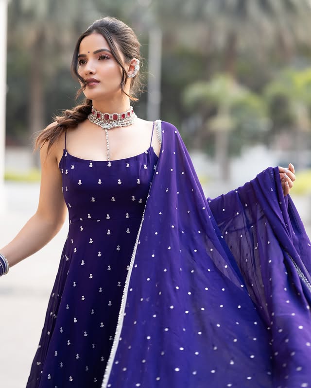 Siri Hanumanth ( Source / Instagram ) Siri Hanumanth Photo Gallery