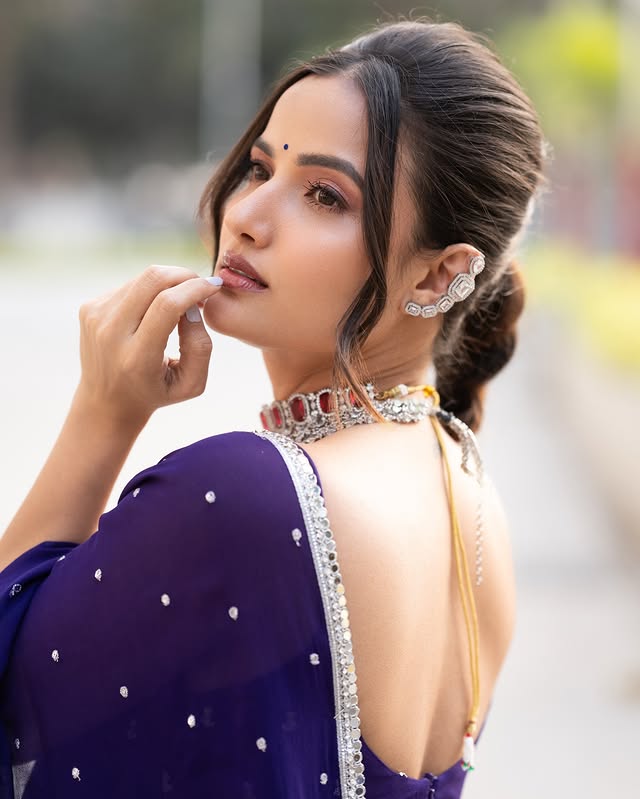 Siri Hanumanth ( Source / Instagram ) Siri Hanumanth Photo Gallery