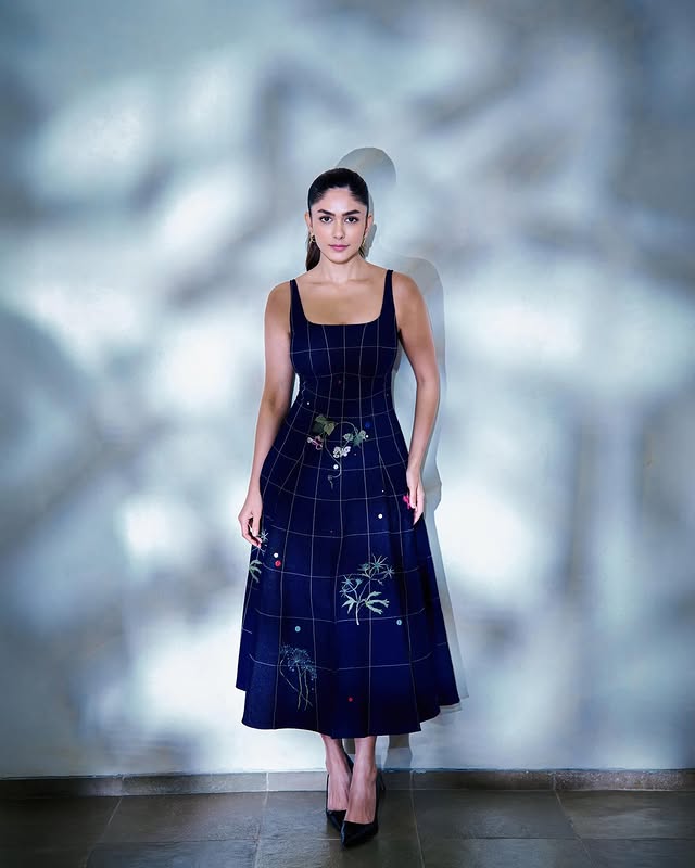 Mrunal Thakur photo Gallery