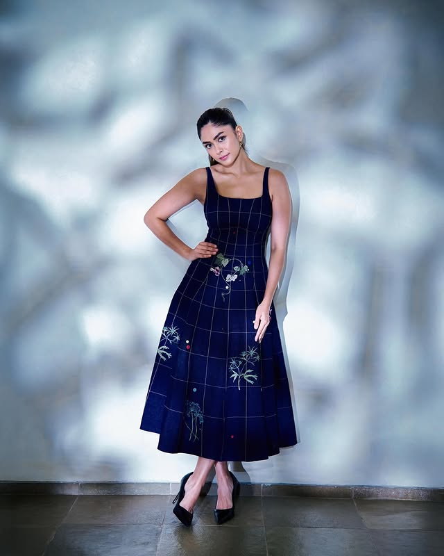 Mrunal Thakur photo Gallery