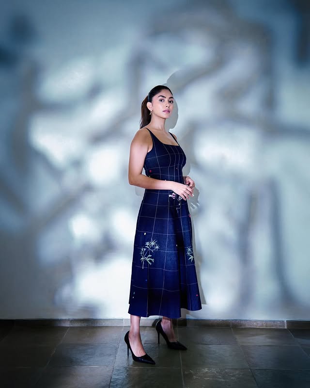 Mrunal Thakur photo Gallery