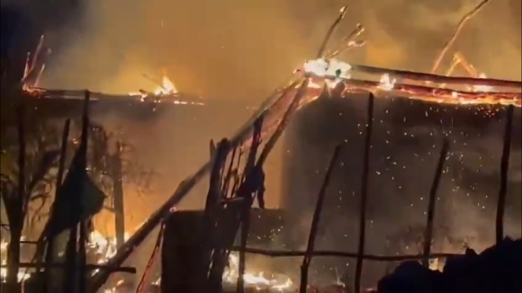 Kakinada Fire Accident: కాకినాడ జిల్లాలో అగ్నిప్రమాదం.. ఒక్కో బాధిత కుటుంబానికి రూ.25 వేల పరిహారం