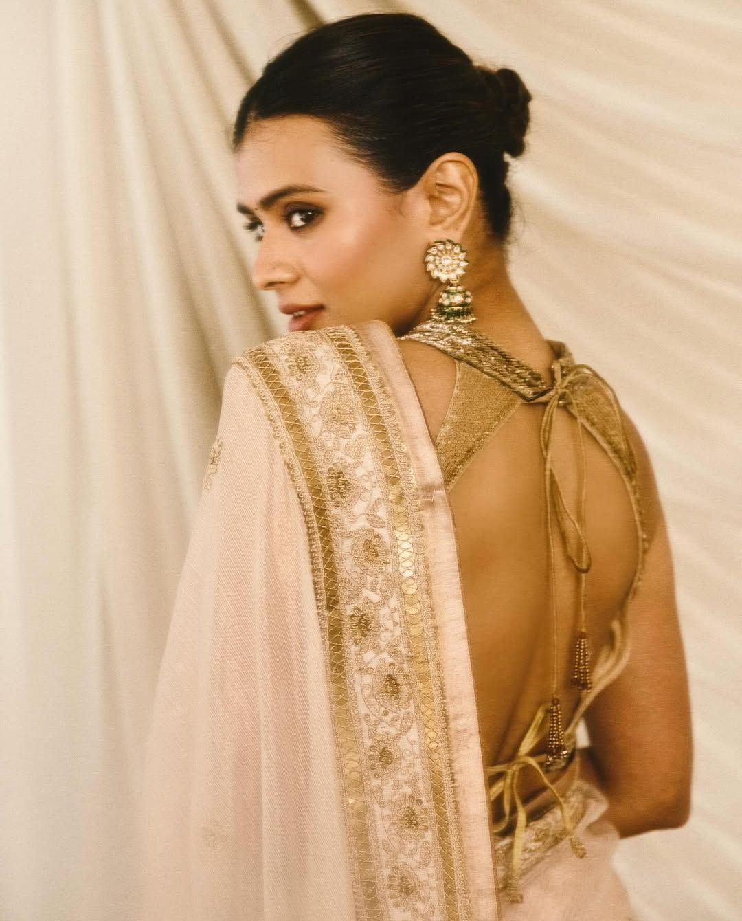 Hebah Patel:  రోజుకో గ్లామర్ ట్రీట్.. హాట్ ఫోజులతో!