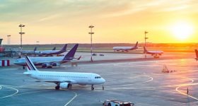 Hyderabad Airport: దేశంలోనే నంబర్ 1..  హైదరాబాద్ ఎయిర్‌పోర్ట్ సరికొత్త రికార్డు!