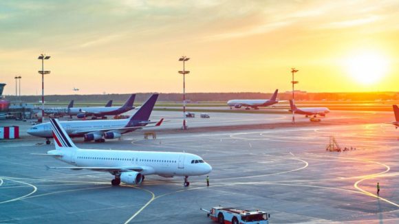 Hyderabad Airport: దేశంలోనే నంబర్ 1..  హైదరాబాద్ ఎయిర్‌పోర్ట్ సరికొత్త రికార్డు!