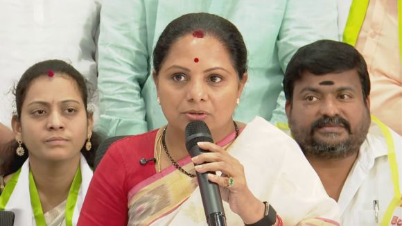 Kalvakuntla Kavitha: గుంట నక్కను నమ్మి గోతిలో పడ్డారు.. బీఆర్ఎస్ పై కవిత షాకింగ్ కామెంట్స్!