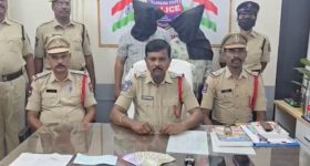 Karimnagar Crime: కరీంనగర్ టూ జైలు: భార్యతో వలపు చిందులు.. భర్తతో వీడియో షూటింగ్‌లు.. చివరకు కటకటాల్లోకి!