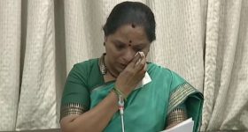 Kalvakuntla Kavitha: మండలిలో కవిత కన్నీళ్లు.. నాపై కుట్రలు చేశారంటూ భావోద్వేగం