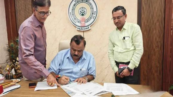 AP Revenue Department: ఏపీ ప్రజలకు రెవెన్యూశాఖ న్యూఇయర్ గిఫ్ట్.. 5 రకాల భూములను 22 A జాబితా నుంచి తొలగిస్తూ నిర్ణయం