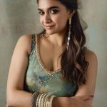 Keerthi Suresh : చూపులతో చంపేస్తున్న కీర్తి సురేష్.. ఫ్యాన్స్ ఫిదా అవ్వాల్సిందే..