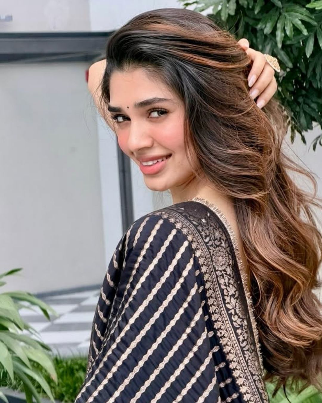 Krithi Shetty : బ్లాక్ డ్రెస్ లో కృతి న్యూ స్టిల్స్.. ఎంత క్యూట్ గా ఉందో…