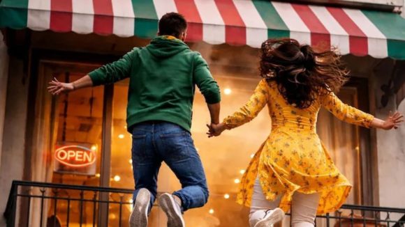 Lovers Jump Pizza Shop: హిందూ సంఘం సభ్యుల వేధింపులు.. భయపడిన లవర్స్.. రెండో అంతస్తులో