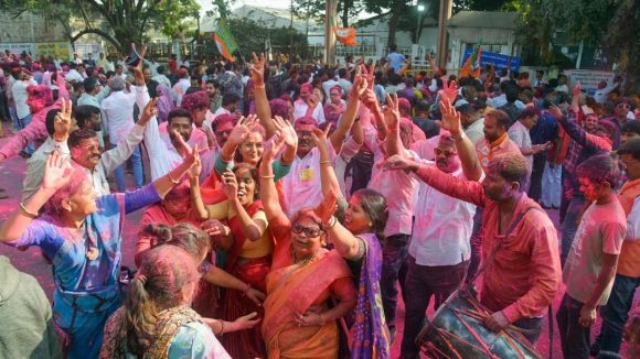 BMC Election Results 2025-26: మహారాష్ట్ర మున్సిపల్ ఎన్నికల్లో మహాయుతి క్లీన్ స్వీప్: బిఎమ్‌సిలో బీజేపీ కూటమి జోరు!