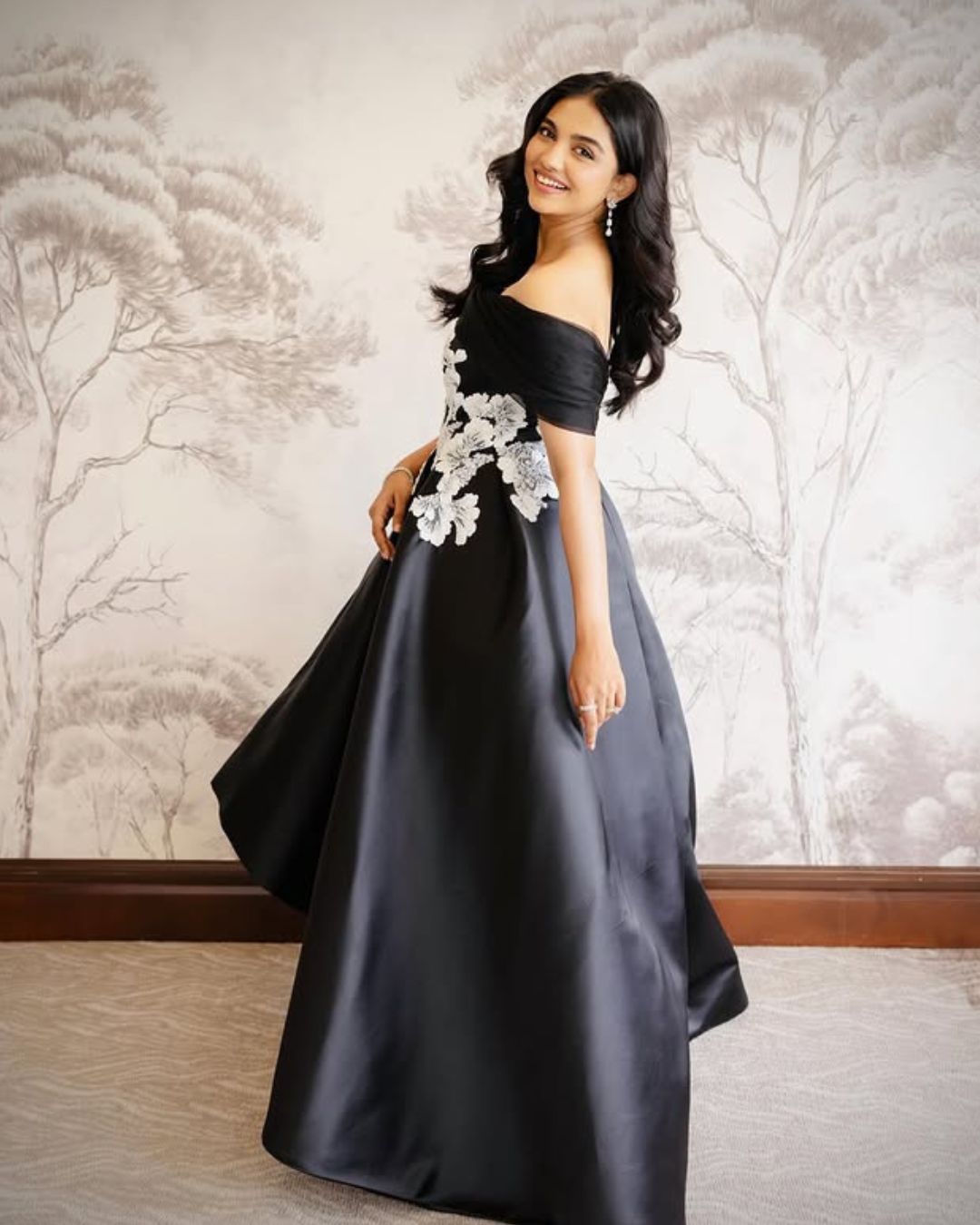 Mamitha Baiju : క్యూట్ స్మైల్ తో గార్జీయస్ లుక్ లో మమిత.. కుర్రాళ్ళు ఫిదా అవ్వాల్సిందే..