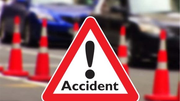 Road Accident: నిర్మల్ జిల్లాలో ఘోర రోడ్డు ప్రమాదం.. కారు, కంటైనర్ ఢీ.. స్పాట్‌లో నలుగురు మృతి