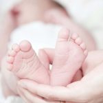 Newborn Baby in Dustbin: దారుణం.. అప్పుడే పుట్టిన పసికందును చెత్త కుప్పలో పడేసిన గుర్తు తెలియని వ్యక్తులు