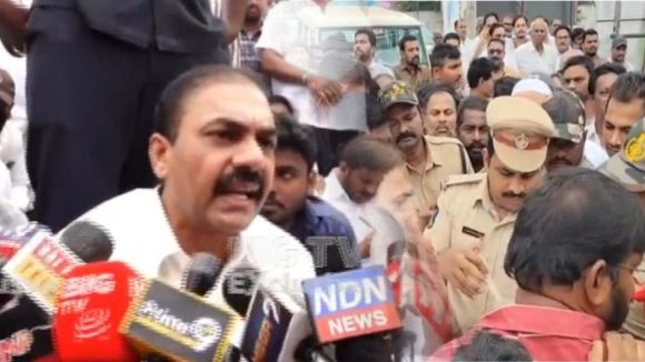 Andhra Pradesh: కాకాణి గోవర్ధన్ ఇంటి వద్ద హై టెన్షన్.. తెలంగాణపై విమర్శలు