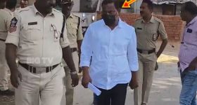 Colon Cancer: ఇలాంటి ఆహార పదార్థాలు తింటే.. కోలన్ క్యాన్సర్ ముప్పు దరిచేరదు !