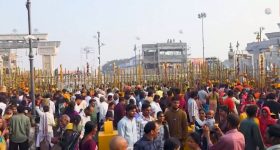 Medaram Jatara: మేడారం వనదేవతల దర్శనానికి పోటెత్తిన భక్తజనం.. కిలోమీటర్ల మేర నిలిచిన వాహనాలు