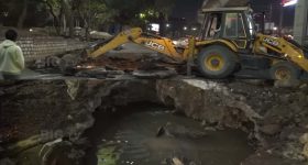 Hyderabad: హైటెక్ సిటీ వద్ద భారీ గుంత.. ఒక్కసారిగా రోడ్డు కుంగి..