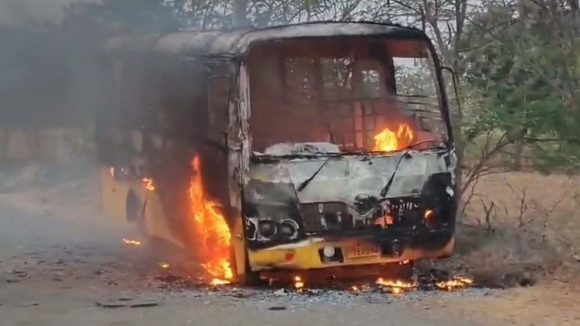 Anantapur Incident: స్కూల్ బస్సులో చెలరేగిన మంటలు.. తృటిలో తప్పిన పెను ప్రమాదం