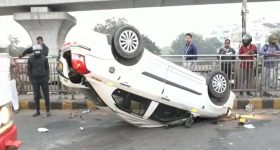 Road Accident: హైదరాబాద్ నగరంలో ఘోర రోడ్డు ప్రమాదం.. ఫ్లైఓవర్ పై కారు బోల్తా.. స్పాట్‌లో నలుగురు
