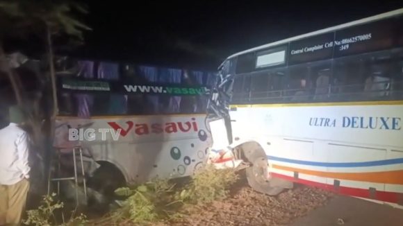 Road Accident: ప్రకాశం జిల్లాలో ఘోర రోడ్డు ప్రమాదం.. వరుసగా ఢీకొన్న మూడు వాహనాలు.. స్పాట్ లో  13 మంది!