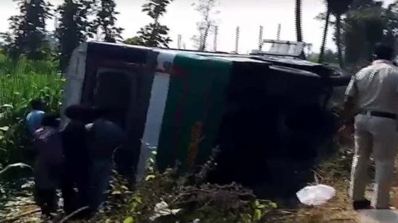 RTC Bus Accident: విజయనగరంలో ఘోర రోడ్డు ప్రమాదం.. బోల్తా పడ్డ ఆర్టీసీ బస్సు.. స్పాట్లో 85 మంది