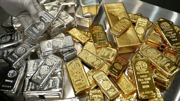 Gold Rate Dropped: రాత్రికి రాత్రే తగ్గిన బంగారం ధరలు.. నేడు తులం ఎంతో తెలుసా?