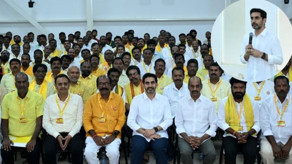 Nara Lokesh: 2019 తప్పు మళ్ళీ జరగకూడదు.. ప్రభుత్వ కార్యక్రమాలను ఇంటింటికీ తీసుకెళ్లాలని పార్టీ శ్రేణులకు లోకేష్ ఆదేశం!