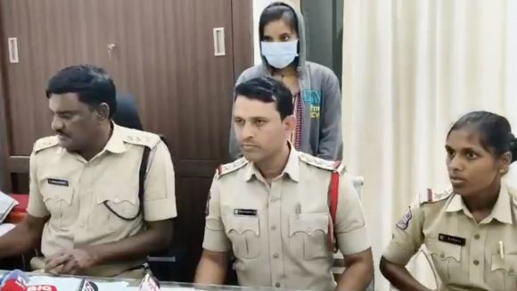 Vikarabad News: ప్రేమ కోసం తల్లిదండ్రులను చంపిన కూతురు.. అసలు నిజం ఇదీ!