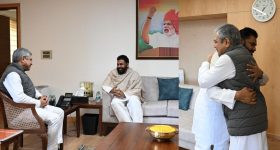 Pawan Kalyan: పిఠాపురం రైల్వే స్టేషన్‌కు మోడల్ స్టేషన్ హోదా?.. కేంద్ర మంత్రి అశ్విని వైష్ణవ్‌ను కోరిన పవన్ కళ్యాణ్..