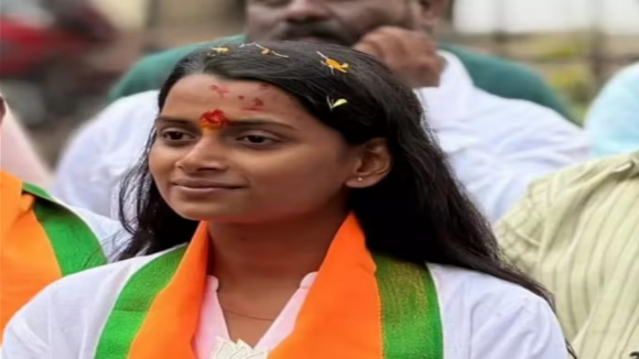 Pune Civic Polls: పూణే ఎన్నికల్లో 22 ఏళ్ల విద్యార్థిని విజయం.. అతి చిన్న వయస్కురాలిగా రికార్డు