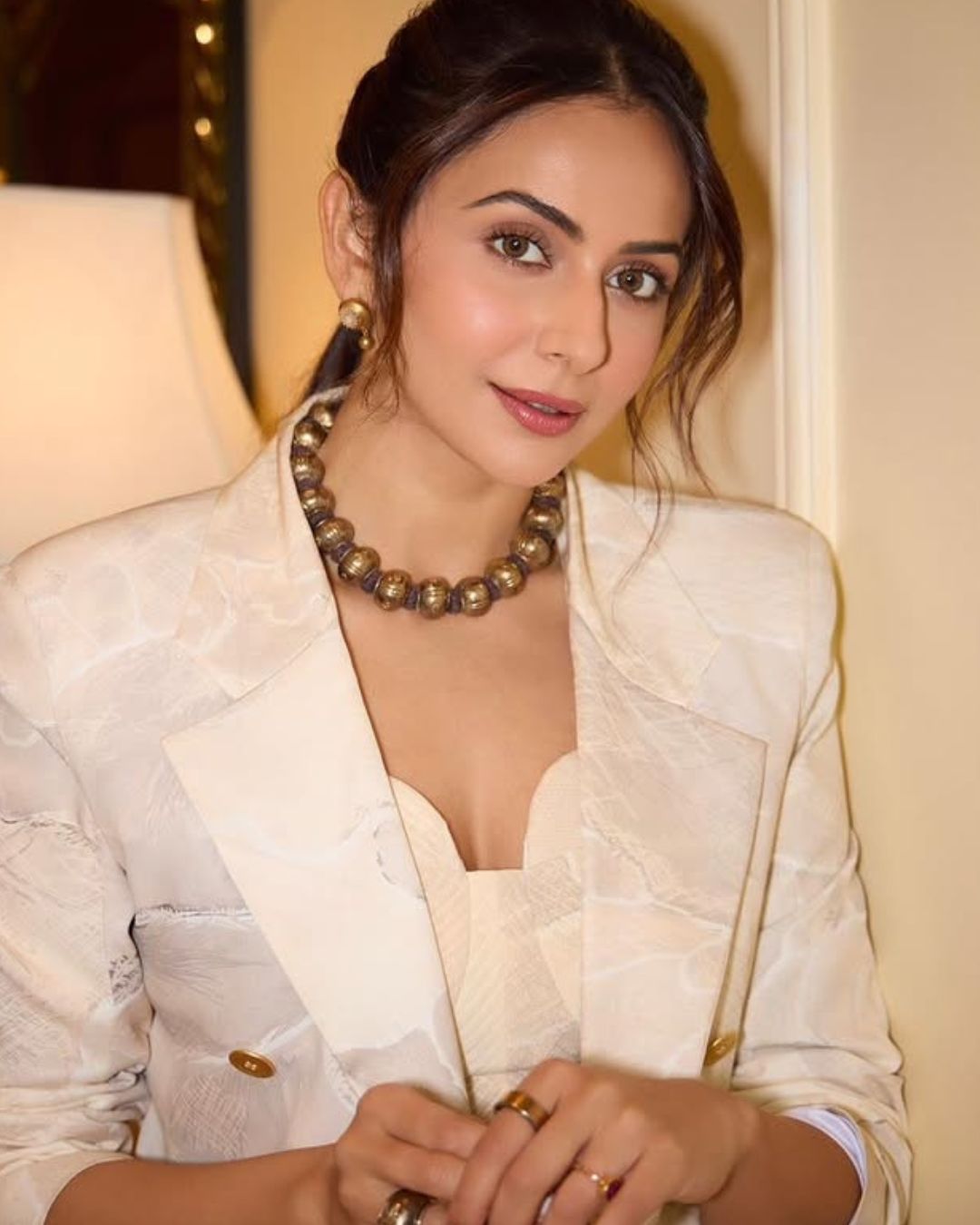 Rakul Preeth Singh : వైట్ డ్రెస్ లో క్యూట్ లుక్ లో మెస్మరైజ్ చేస్తున్న రకుల్.. ఫ్యాన్స్ ఫిదా..