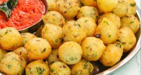 Leftover rice recipe: అన్నం మిగిలిపోతే ఇలా సాయంత్రం స్నాక్స్ వండేయండి, పకోడీల కన్నా టేస్టీ