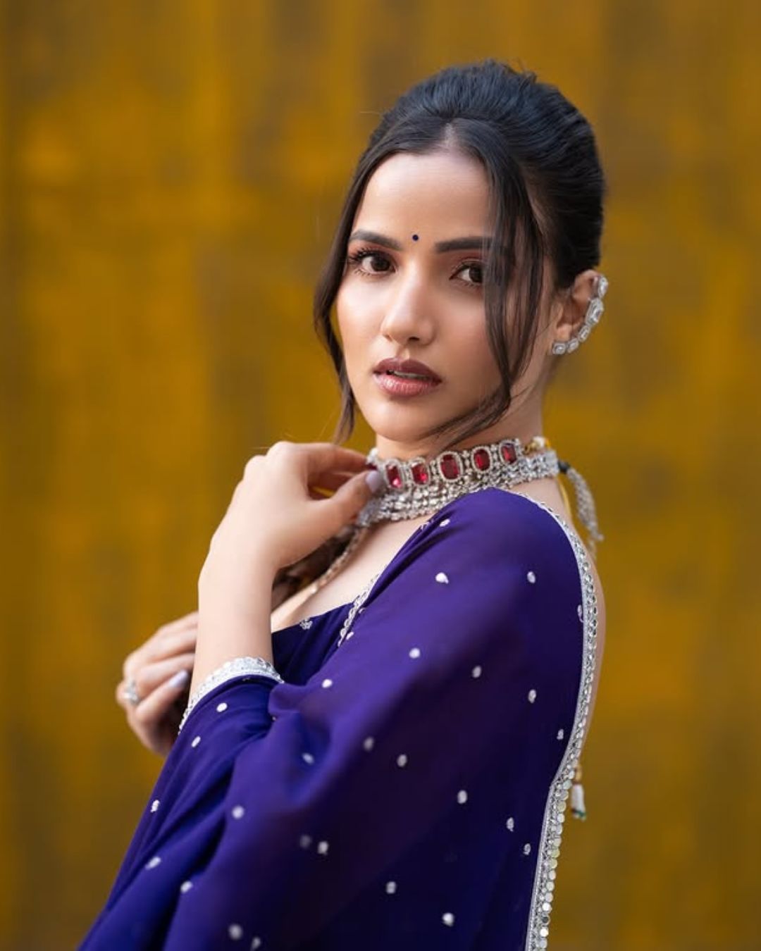 Siri Hanumanth : అబ్బా.. ట్రెడిషినల్ లుక్ లో సిరి అదిరిపోయింది.. చూపుతిప్పుకోలేరు..