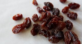 Raisins: జుట్టు, చర్మ సౌందర్యానికి ఎండుద్రాక్ష ఎలా ఉపయోగపడుతుందో తెలుసా ?