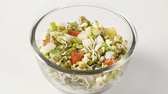 Sprouts Benefits: పోషకాల గని మొలకలు.. రోజూ తింటే మీ శరీరంలో జరిగే అద్భుతాలివే!