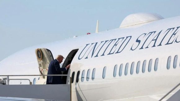 Trump In Davos-2026: ట్రంప్‌కు ఆదిలో అపశృతి.. విమానానికి తప్పిన ముప్పు, మరొక విమానంలో దావోస్‌కు