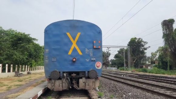 Train: రైలు చివరి బోగీపై X గుర్తు ఎందుకు ఉంటుంది? దీని వెనుక అర్థమేంటి?