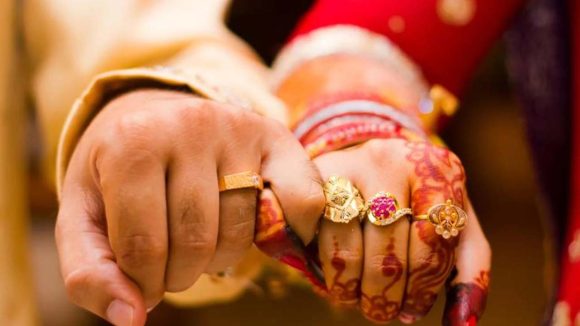 Love Marriage: ప్రేమ పెళ్లికి  అడ్డంకులా ? అయితే ఈ 5 వాస్తు చిట్కాలతో మీ కల నిజం చేసుకోండి !